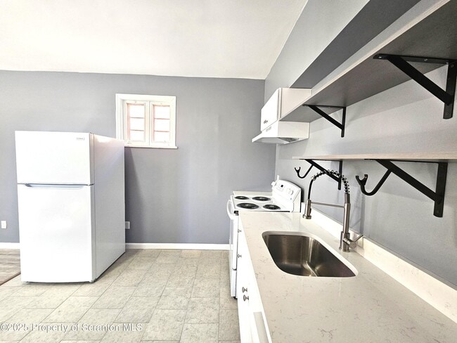 Photo - 125 N River St