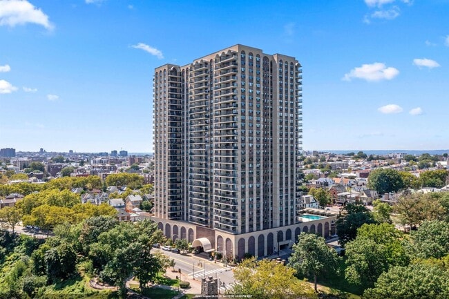 Building Photo - 7855 JFK Blvd E Unit 27H