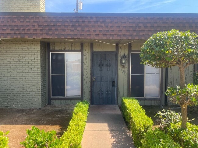 Building Photo - 3681 N Fruit Ave