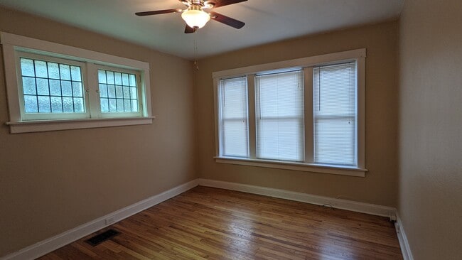 Photo - 5225 Bancroft Ave Unidad 1E