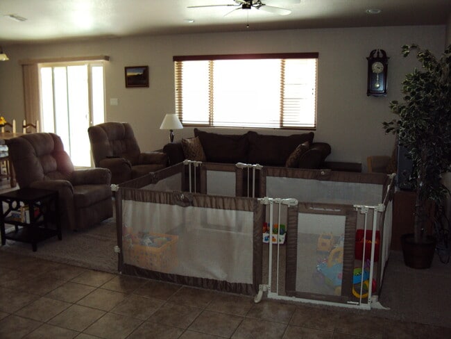 Building Photo - Beautiful Family home in Estrella