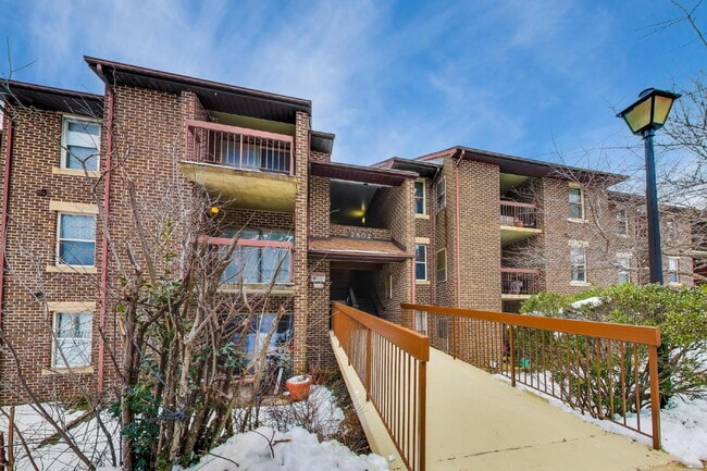 Photo - Spacious Updated Condo Available for Immediate Move-In Unit 201