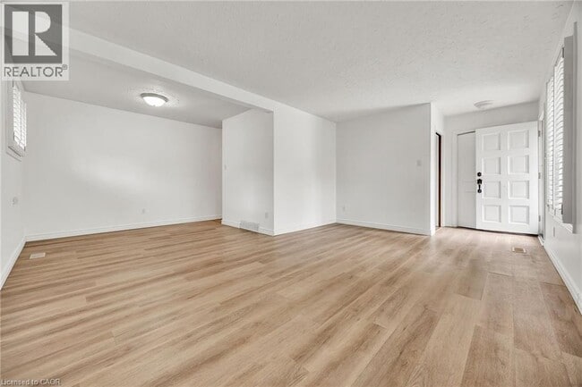 Photo - 514 Fallingbrook Dr