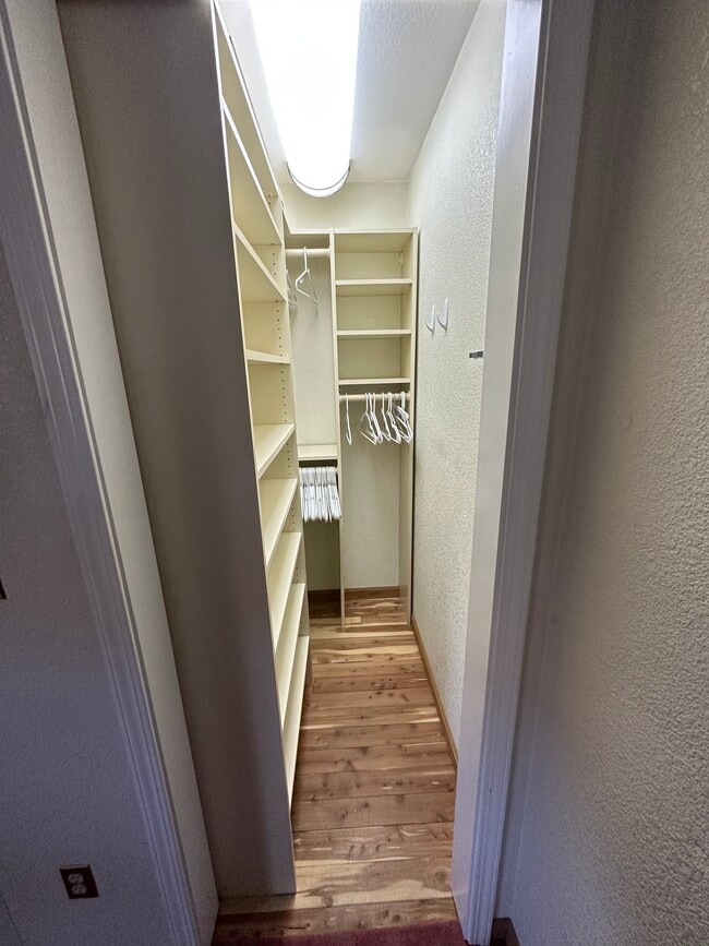 Photo - 4237 Strathmore Way