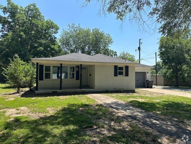 Building Photo - 100 N Olive St Rental