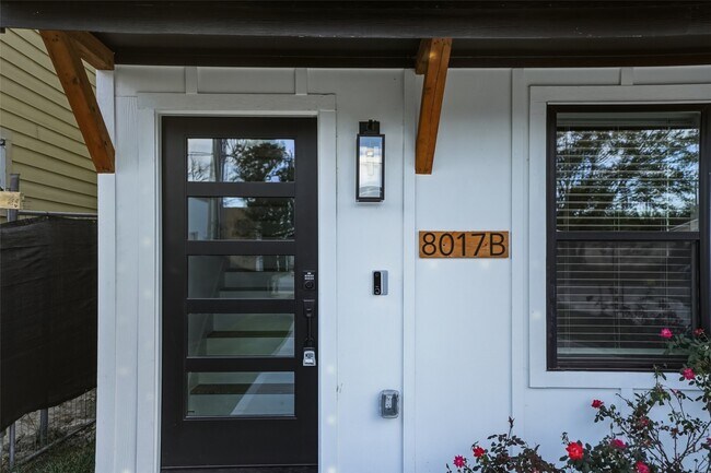 Photo - 8017 Cora St