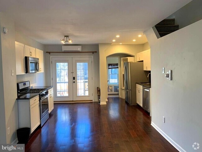 Building Photo - 848 Moyer St Rental