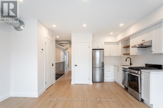 Photo - 115 Catharine St N Unit 2