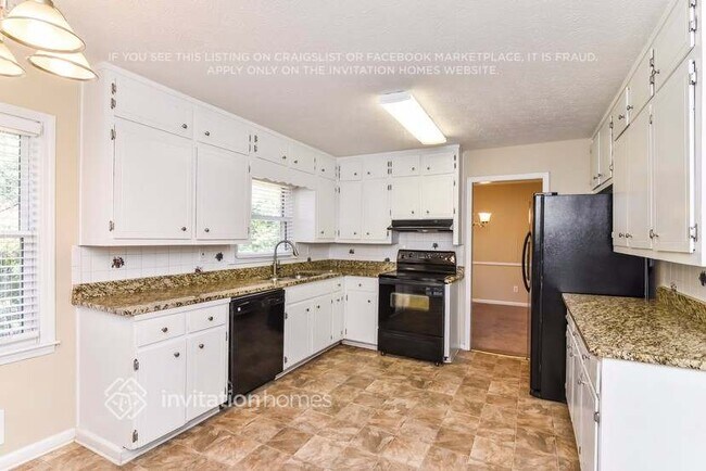 Photo - 981 Flagg Way NW