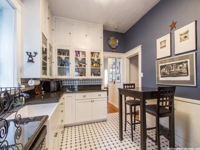 Photo - 417 Douglas St