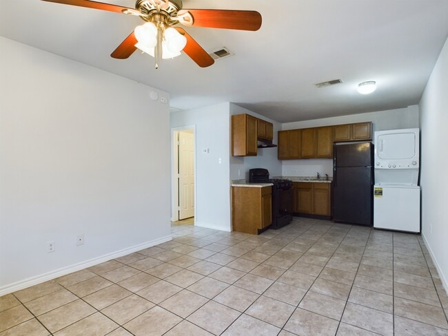 Photo - 1904 Finfeather Rd