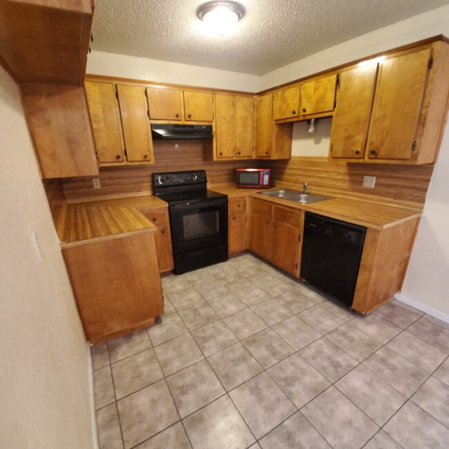 Photo - 102 E Truman Ave