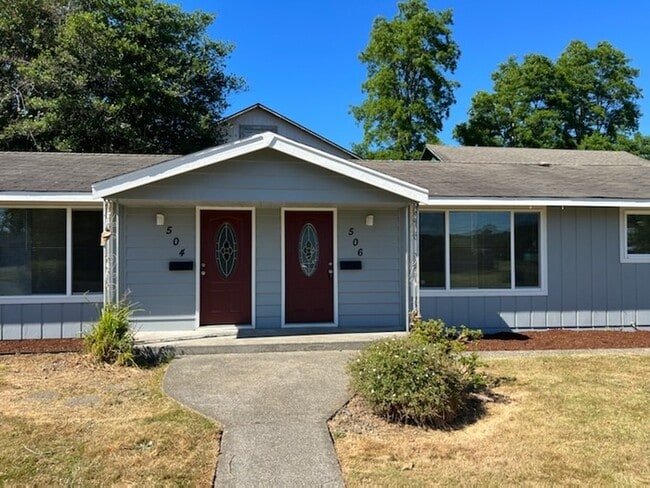 Photo - 506 Elma Ave E