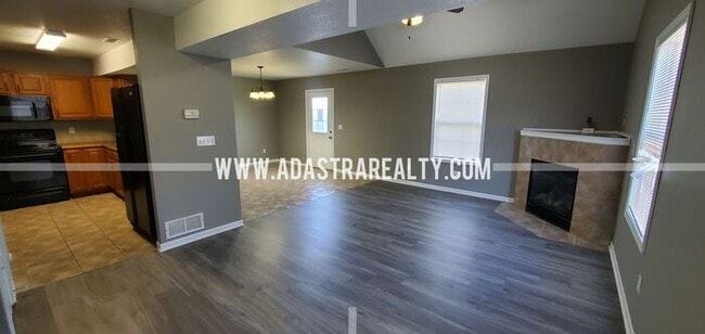 Photo - Spacious Basehor Townhome-Available NOW!!