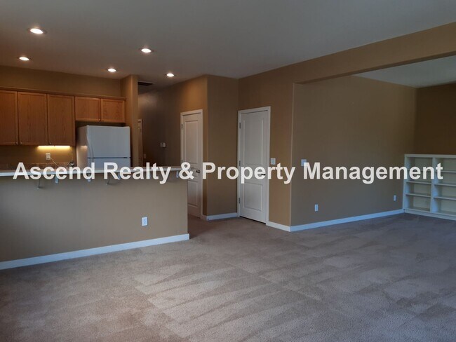 Photo - Tanasbourne Area 3 Bed Fenced Yard 1/2 Block to MAX Attached Garage 1 Small Pet Nego