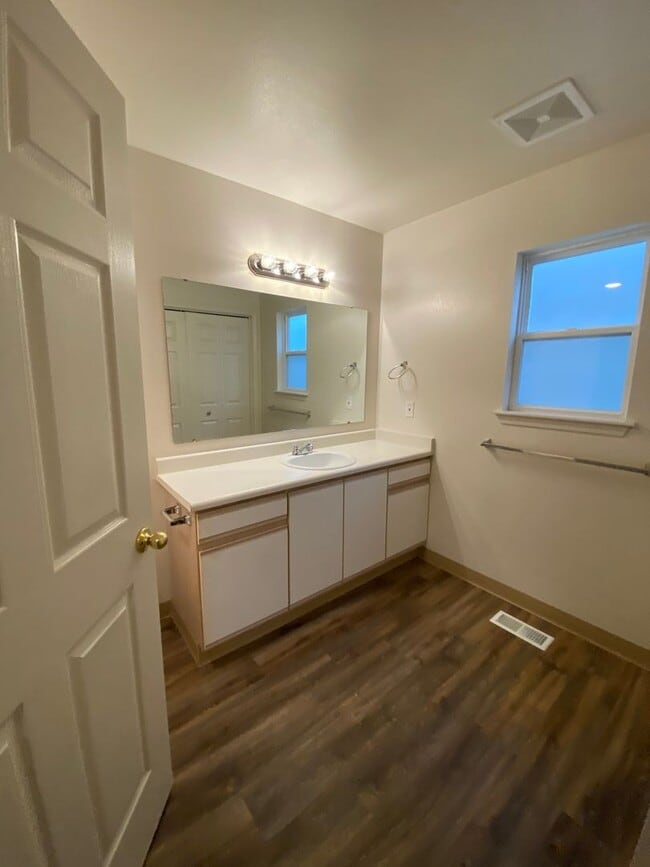 Photo - 4428 W Franklin St Unit 202