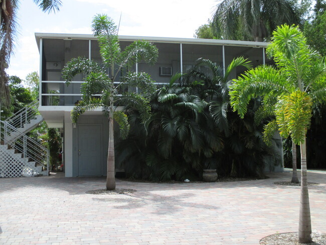 Building Photo - 39 Tarpon Ave Unit Tropical and Quiet Rental