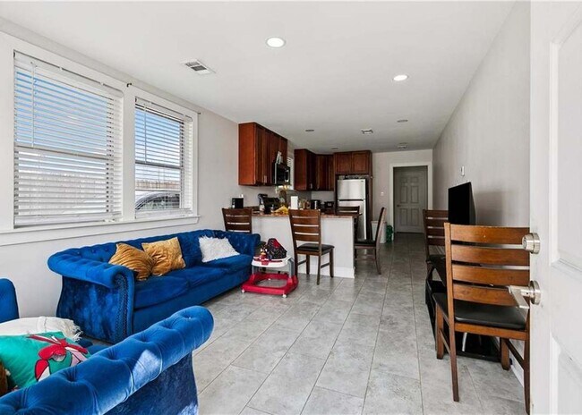 Photo - 413 Avenue J