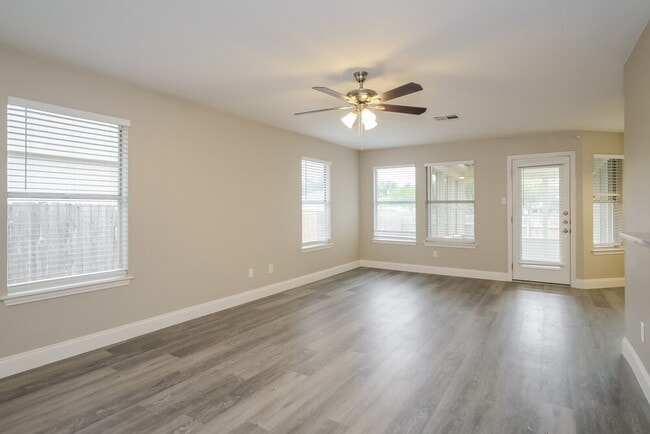 Photo - 809 Bushmills Ct