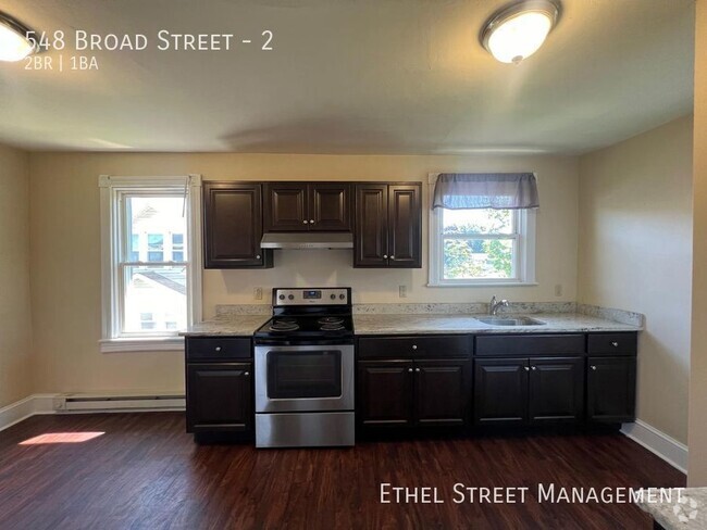 Building Photo - Newly-Updated Two Bedroom Apartment in Naz... Unit 2