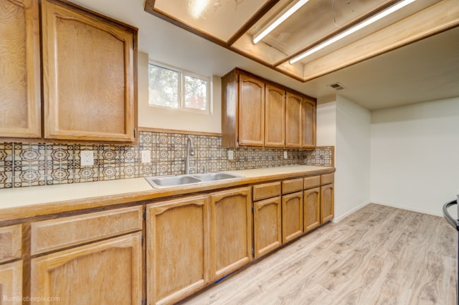 Building Photo - 101 E Miller Ave