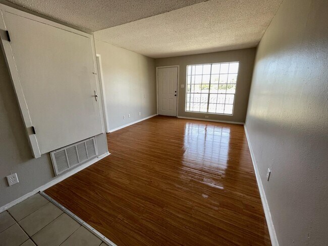 Photo - Shell Pointe Apartments