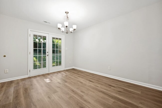 Photo - 1140 Drew St Unit A