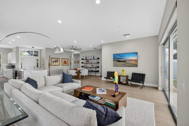 Photo - 945 Bear Island Cir