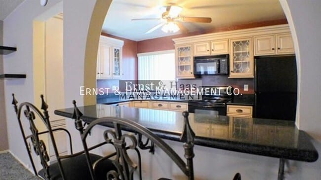 Photo - 640 E Carson St Unidad #5