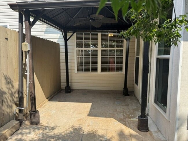 Photo - freshly paint 3 bed 2 bath townhome