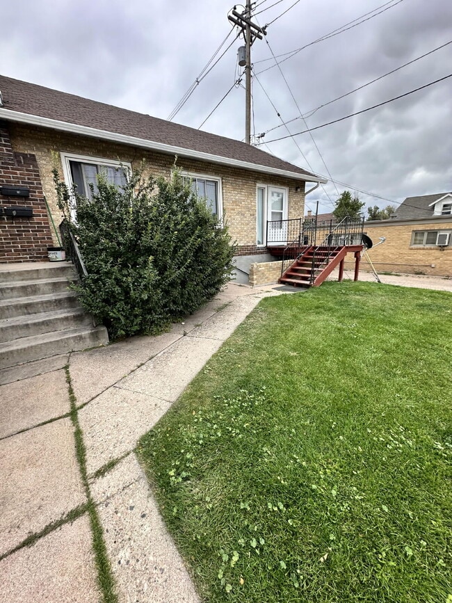 Photo - Cozy & Charming 2-Bedroom Apartment in Cheyenne – All Utilities Included! Unit 3