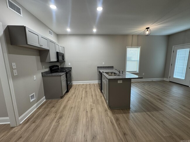 Photo - 215 N Elm St