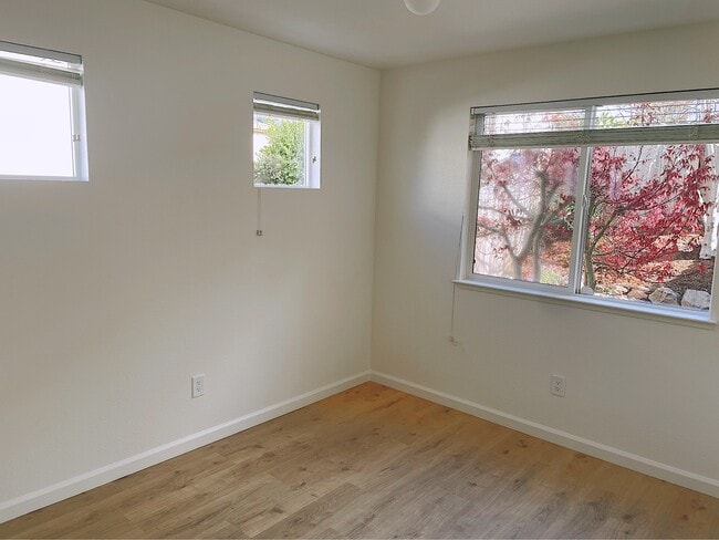 large size bedroom #`1 - 1008 Ridgeview Dr Unit #2