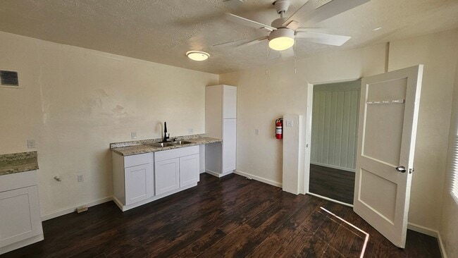 Photo - 2 Bed WITH OFFICE 1 Bath AND WASHER/DRYER HOOK UP!
