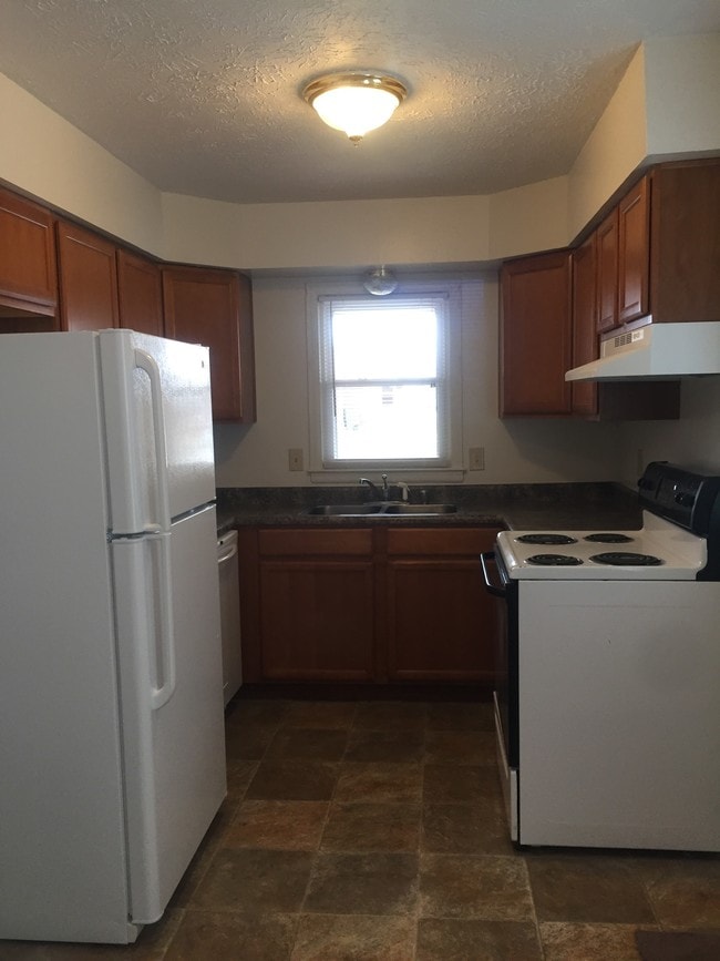 36 Kitichen - 36 White Cir
