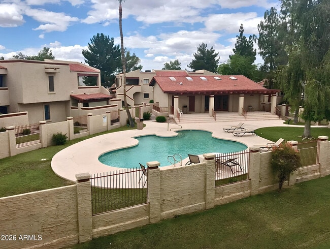 Building Photo - 850 S River Dr