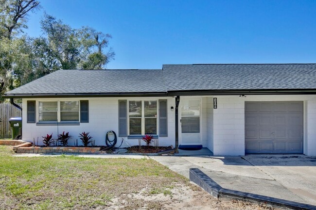 Building Photo - Scenic 2 bedrooms, 1 Bath Retreat in Apopka– Move-In Ready Rental