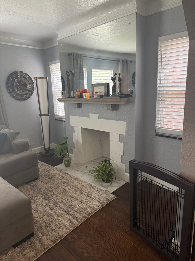 Photo - 18506 Snowden St