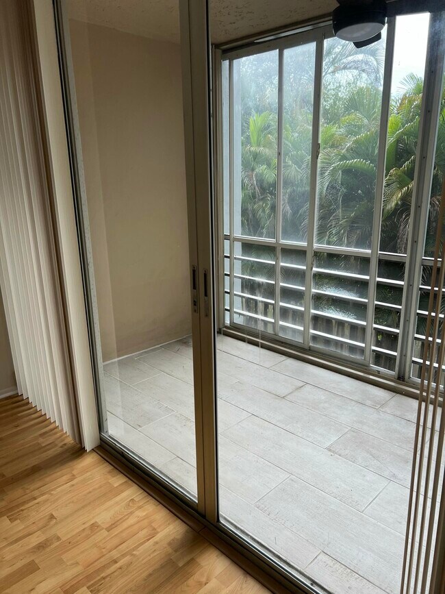 Photo - 9470 Live Oak Pl Unit 204