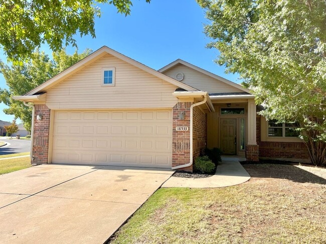 Building Photo - Home in the VALENCIA neighborhood in Edmond!