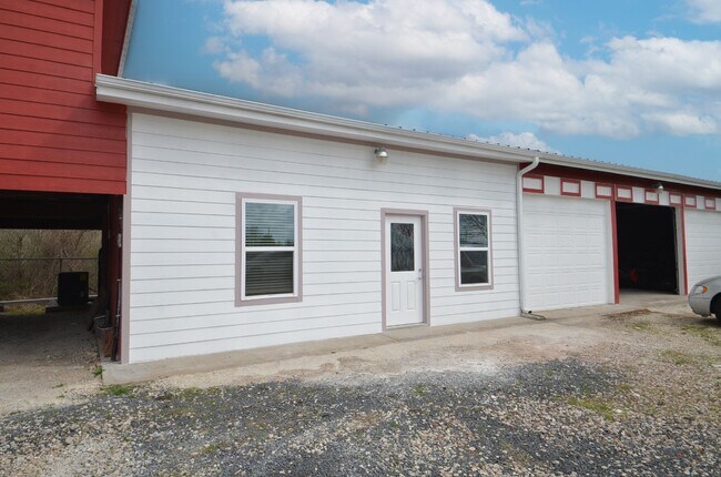 Photo - 2002 County Rd 55