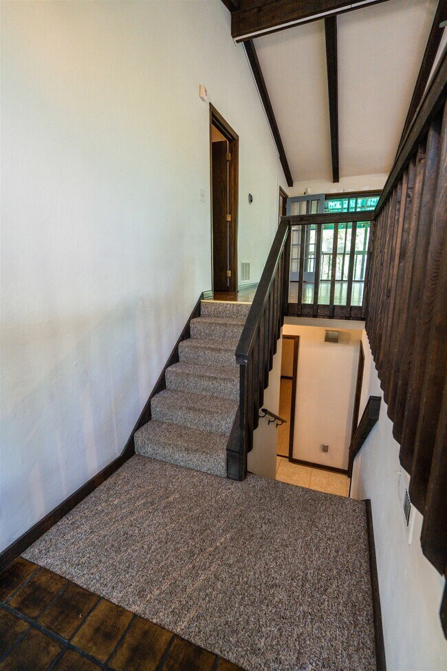 Photo - 3322 Robinhood Rd