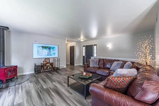 Photo - 6615 Cavin Dr