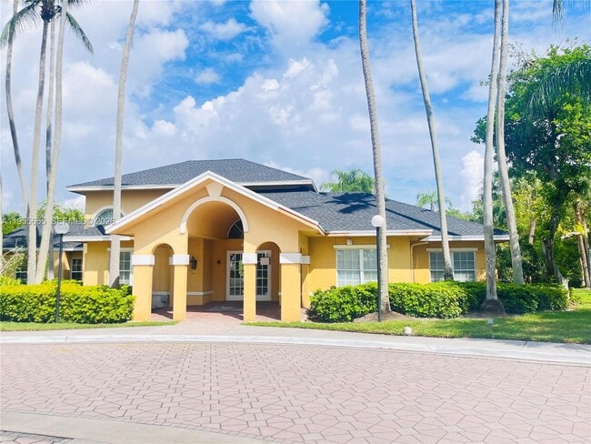 Building Photo - 4045 W McNab Rd Unit G301