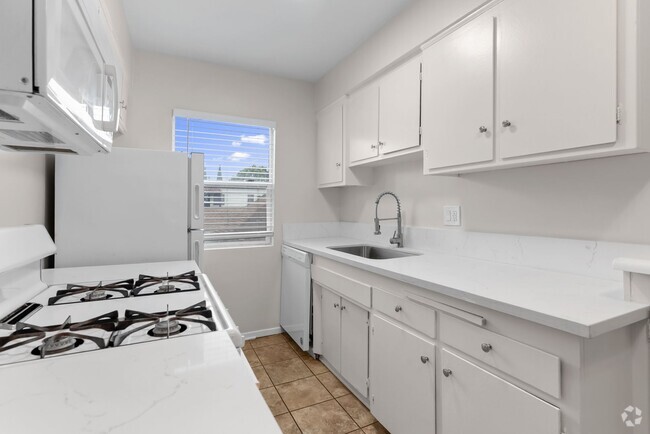 Building Photo - 1512 E Florida St Rental