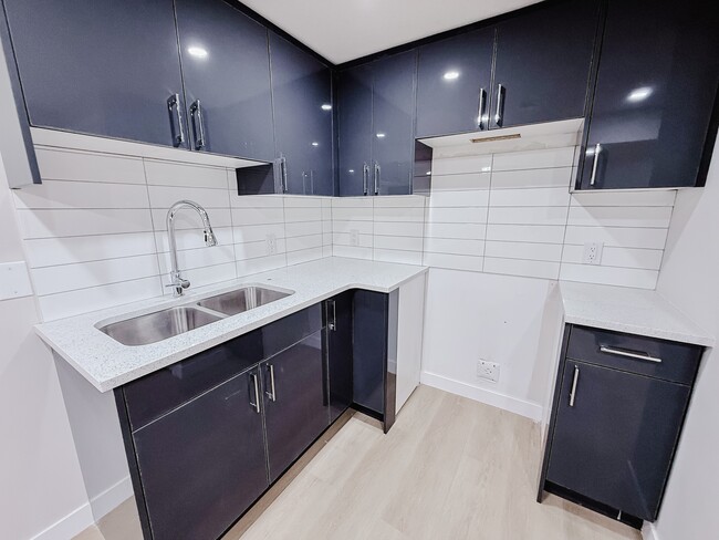 612-656 56 Ave SW