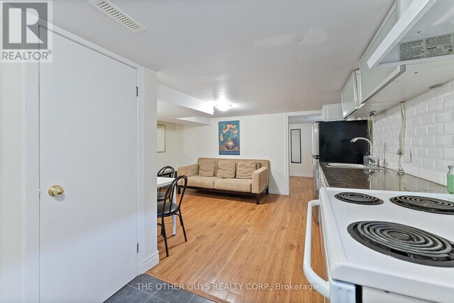 Photo - 32 Chamberlain Ave