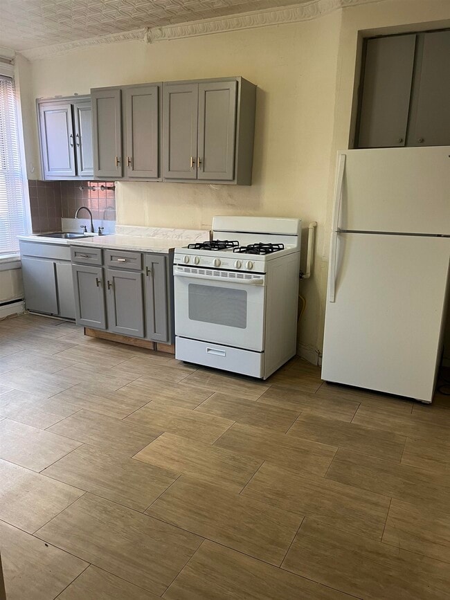 Photo - 527 Willow Ave