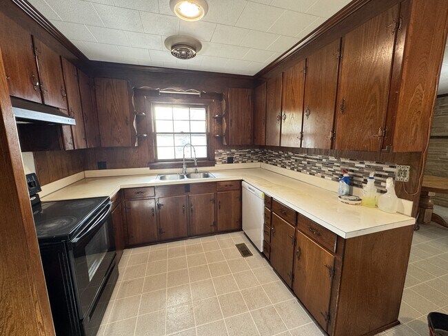 Photo - 408 E Simmons Ave