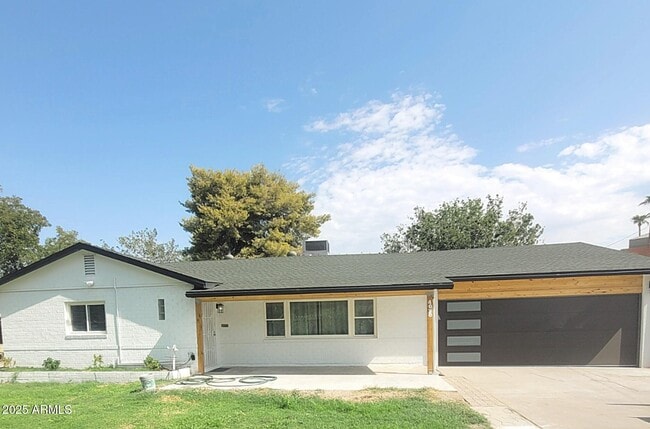 Building Photo - 4028 E Edgemont Ave Rental